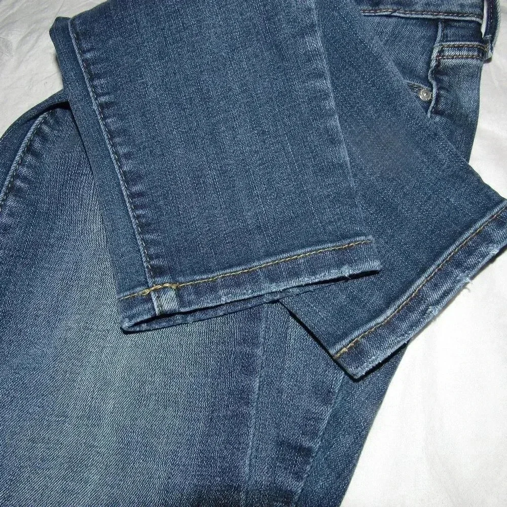 JESSICA SIMPSON Kiss Me Super Skinny Jeans Size 28